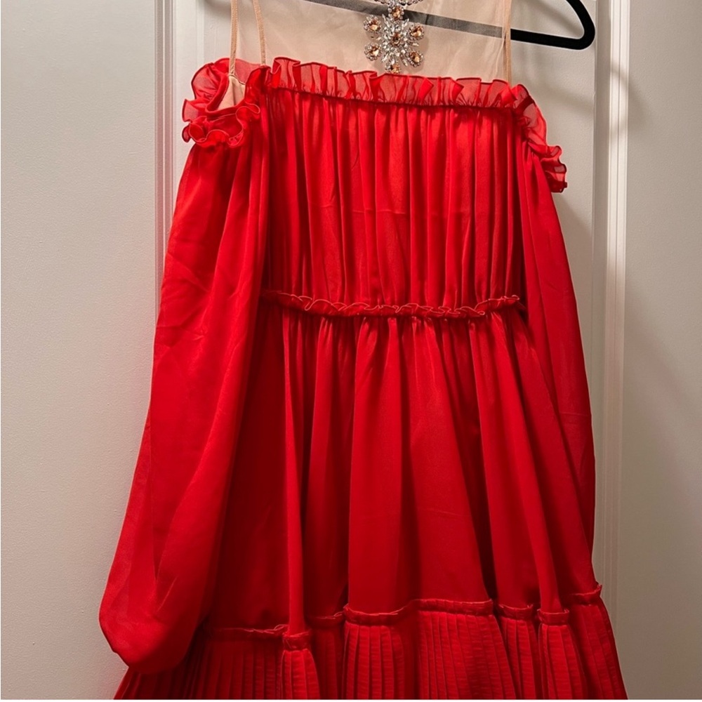 H&M x Giambattista valli size 4. Tags are off but tried on only never worn.